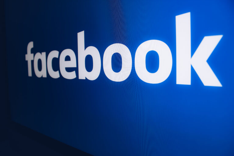 COMO CONFIGURAR FACEBOOK EN ESPAÑOL