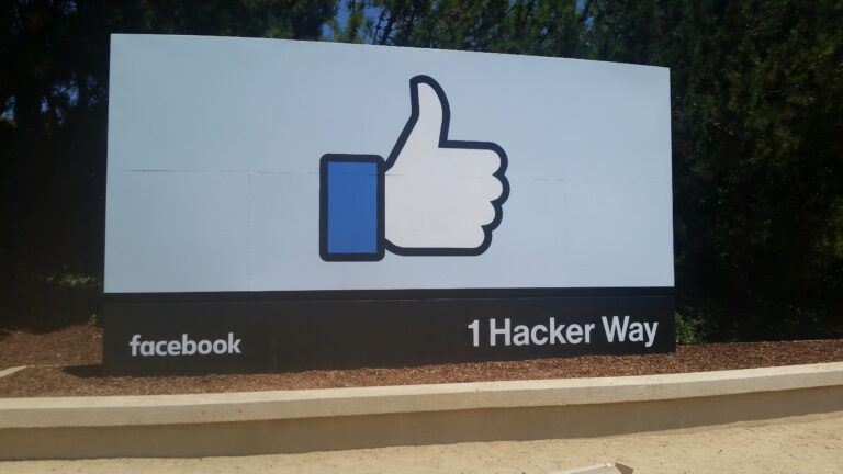 COMO CONFIGURAR FACEBOOK PARA QUE NO SE VEAN MIS AMIGOS